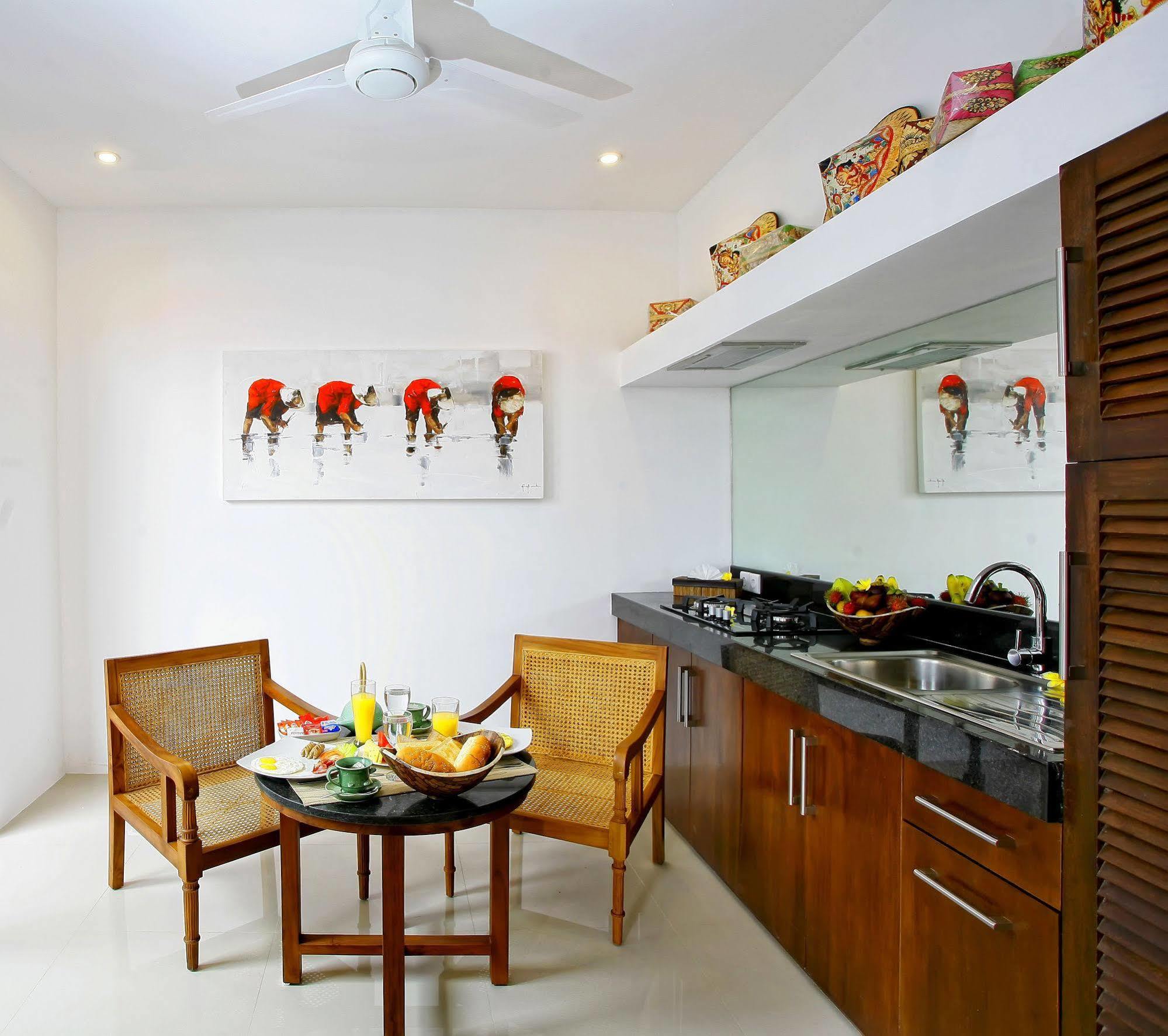 อนารี วิลลา กูตา Villa เลอกีอัน ภายนอก รูปภาพ