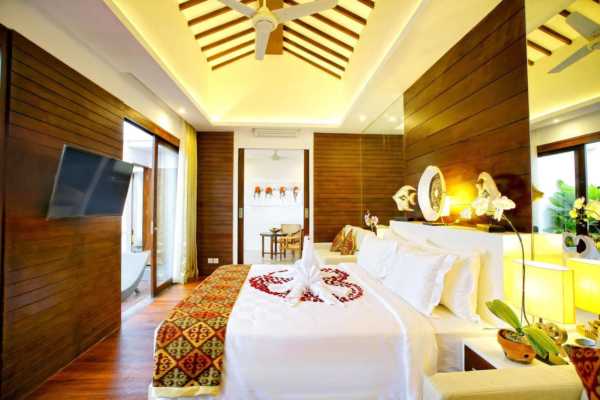 อนารี วิลลา กูตา Villa เลอกีอัน ภายนอก รูปภาพ