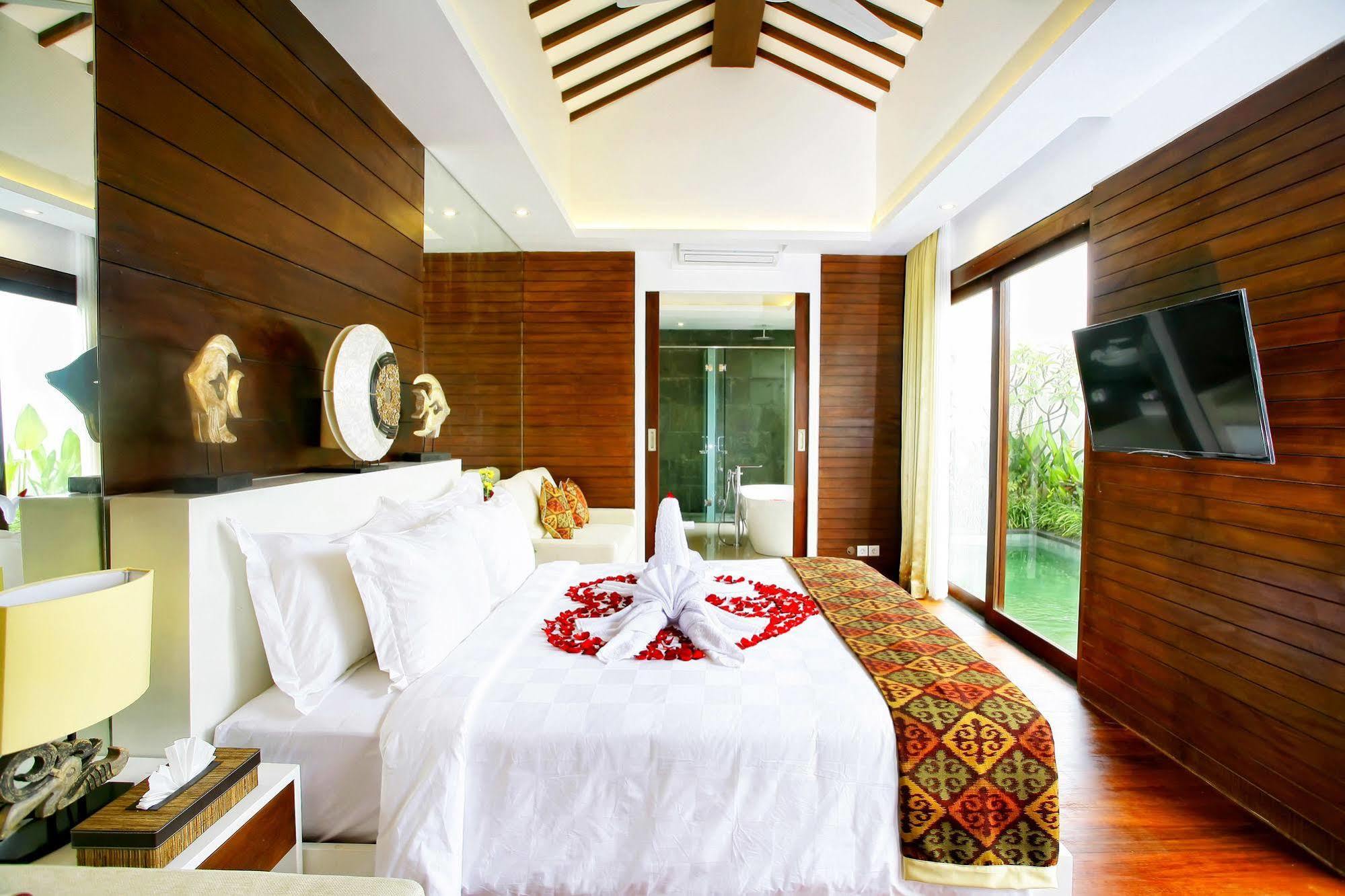 อนารี วิลลา กูตา Villa เลอกีอัน ภายนอก รูปภาพ