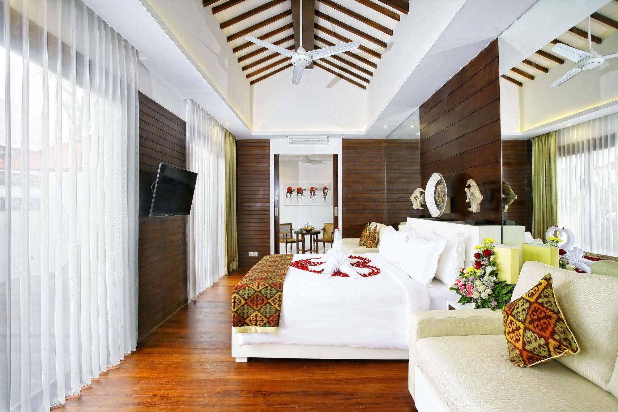 อนารี วิลลา กูตา Villa เลอกีอัน ภายนอก รูปภาพ