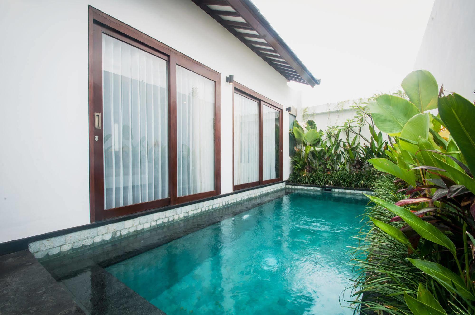 อนารี วิลลา กูตา Villa เลอกีอัน ภายนอก รูปภาพ