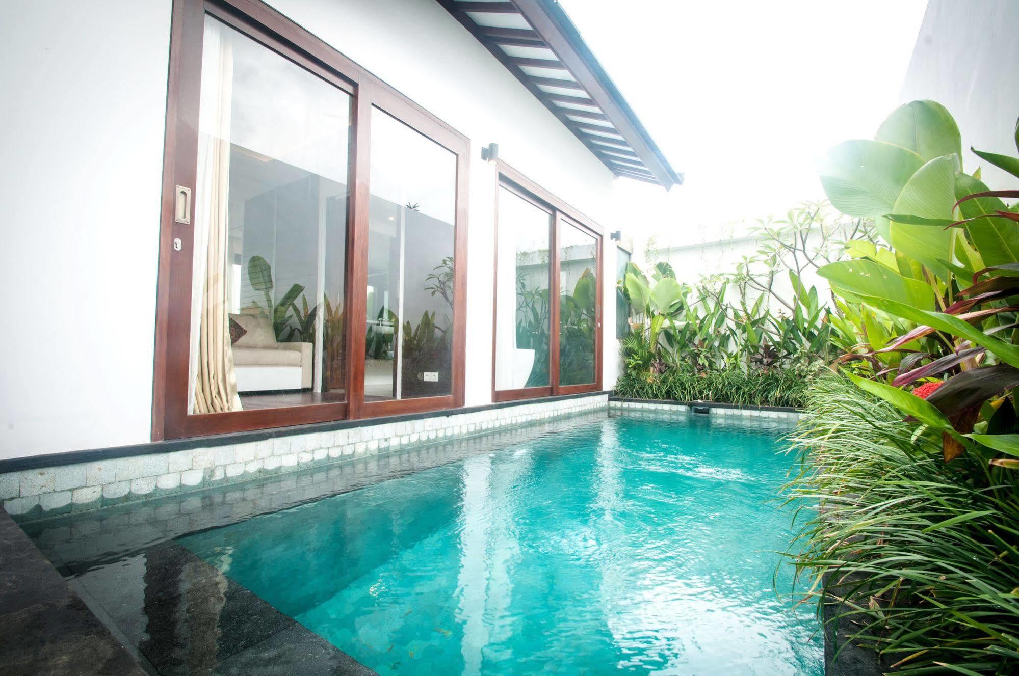 อนารี วิลลา กูตา Villa เลอกีอัน ภายนอก รูปภาพ