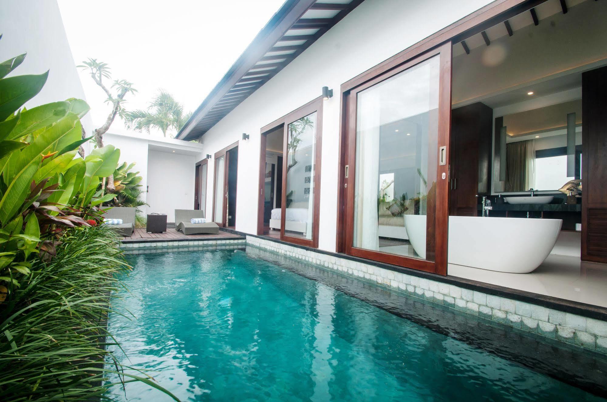 อนารี วิลลา กูตา Villa เลอกีอัน ภายนอก รูปภาพ