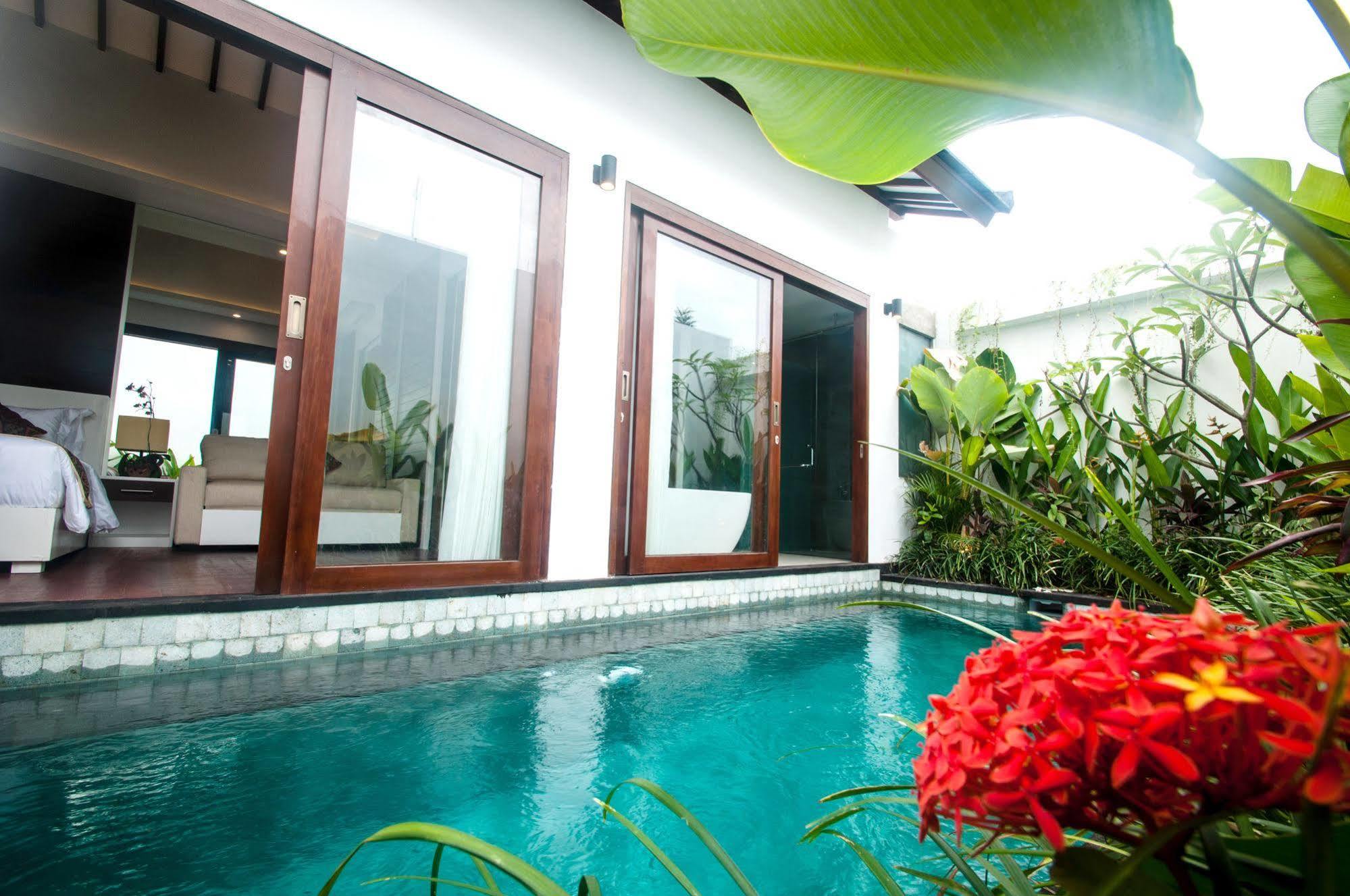 อนารี วิลลา กูตา Villa เลอกีอัน ภายนอก รูปภาพ